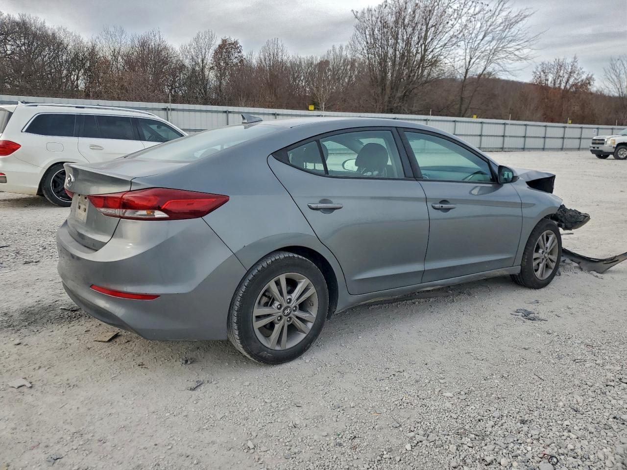 Hyundai ELANTRA Sel Image 12