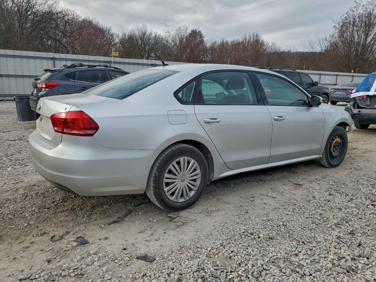 Volkswagen Passat S Image 6