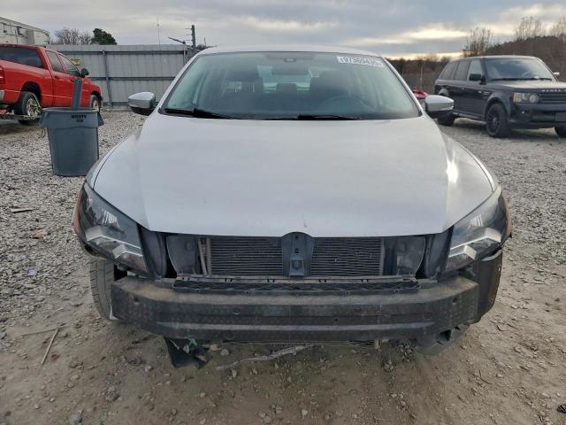 Volkswagen Passat S Image 5