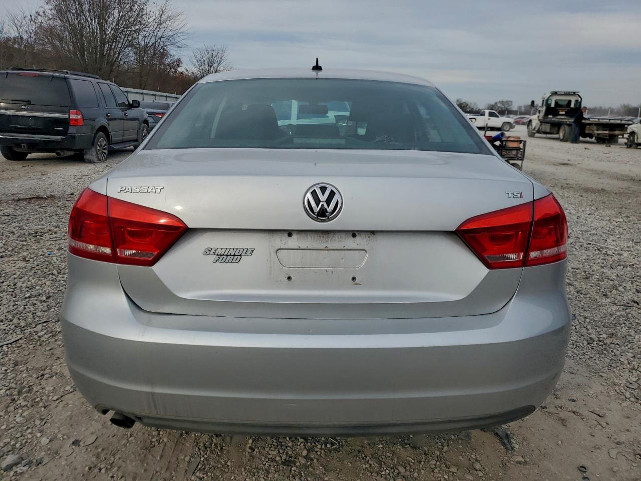 Volkswagen Passat S Image 9