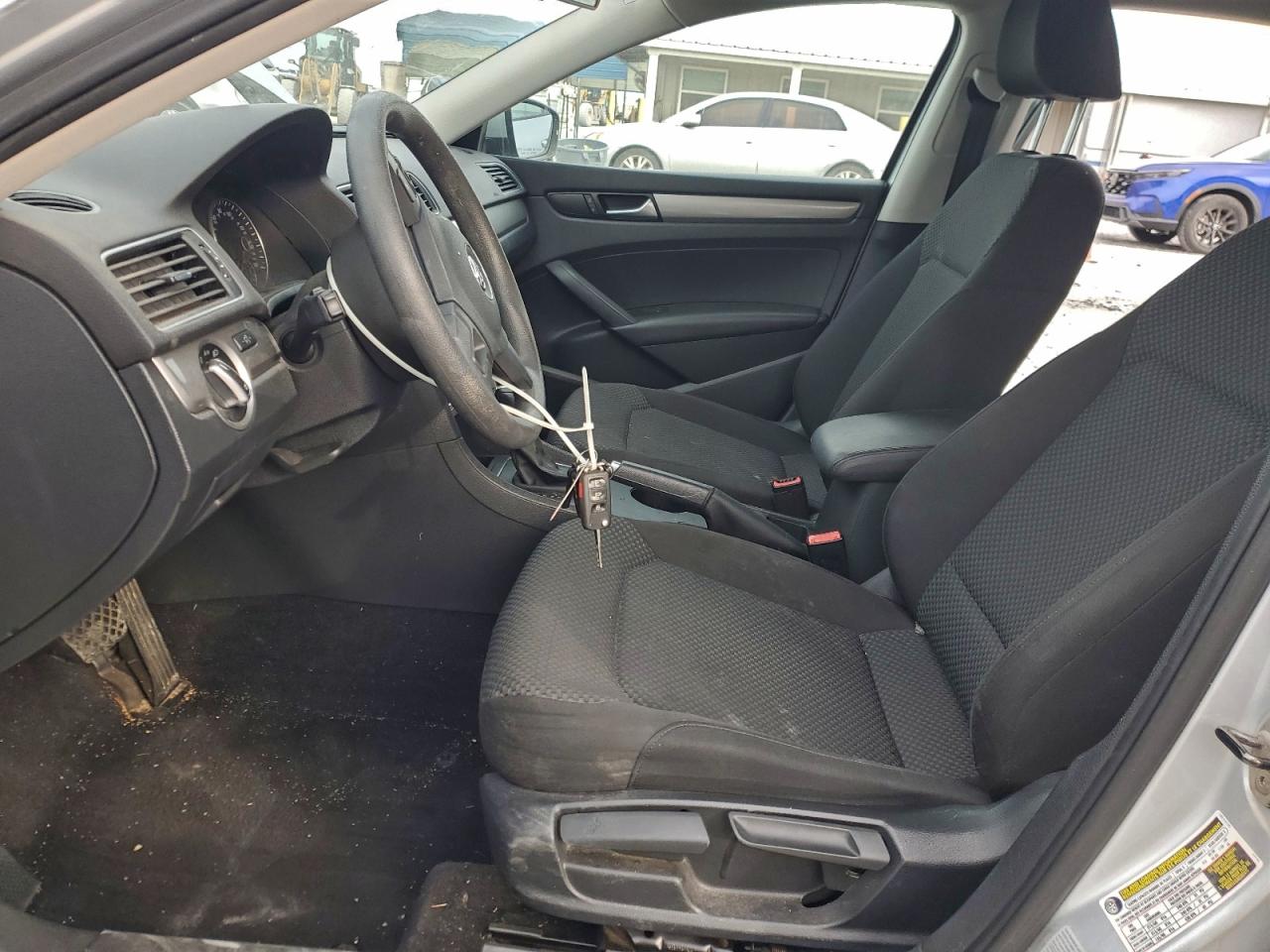 Volkswagen Passat S Image 11