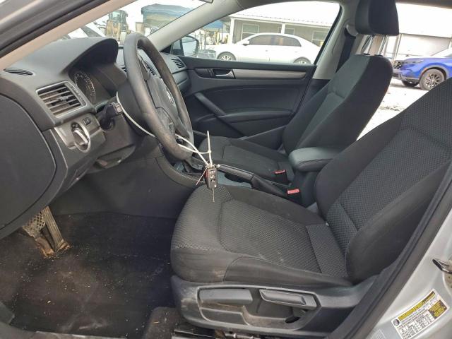 Volkswagen Passat S Image 11