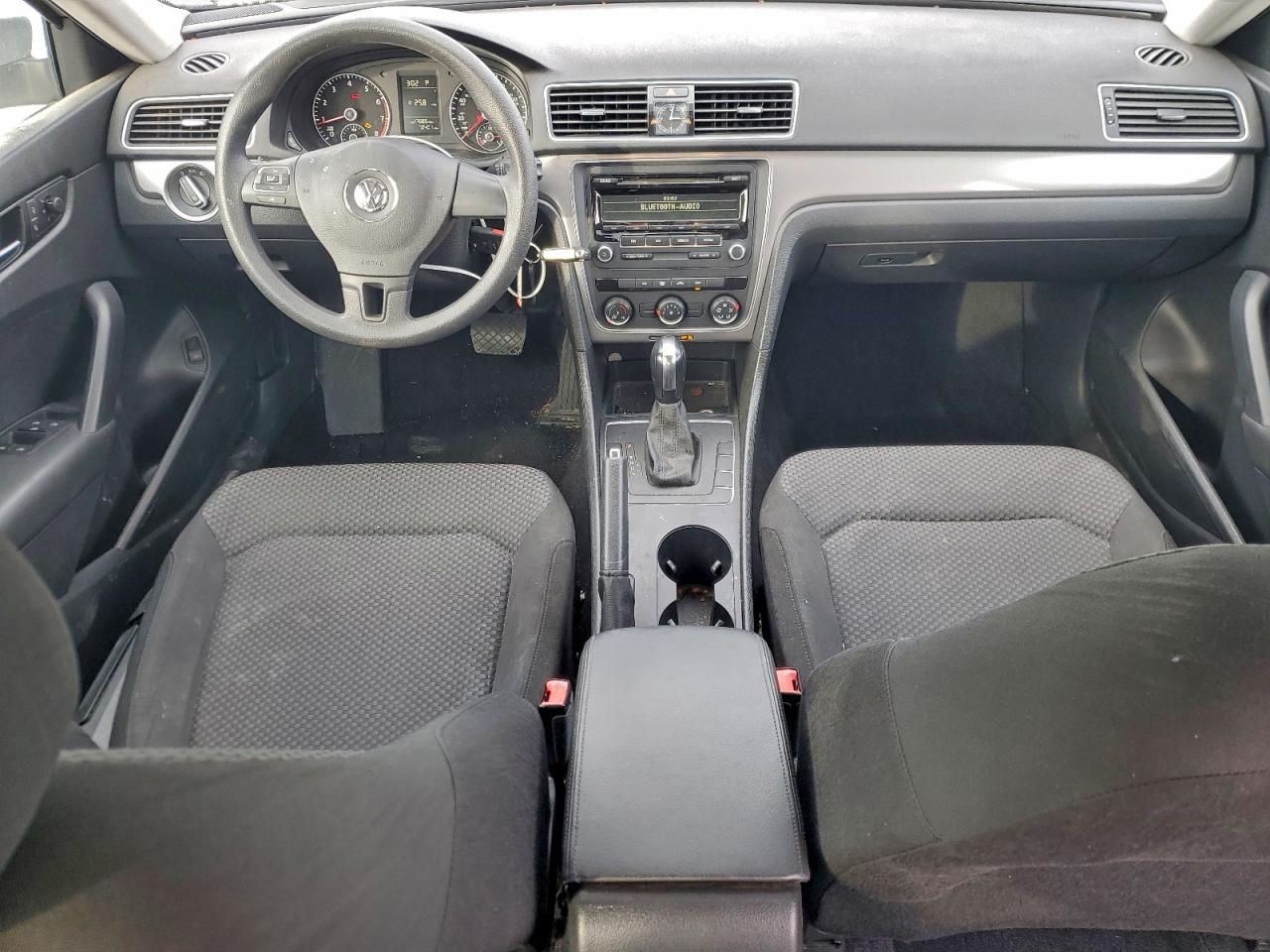 Volkswagen Passat S Image 4