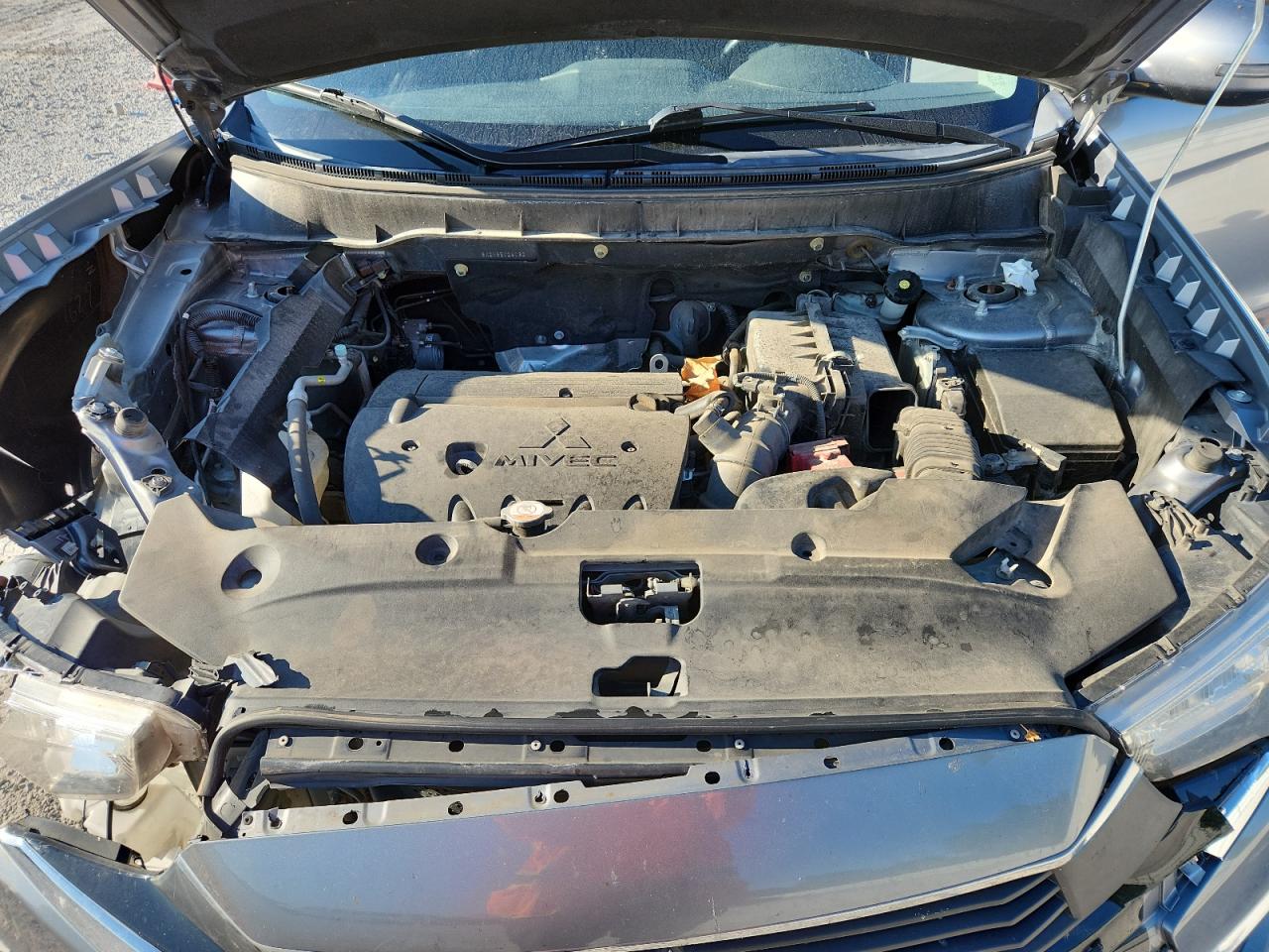 Mitsubishi Outlander Es Image 2