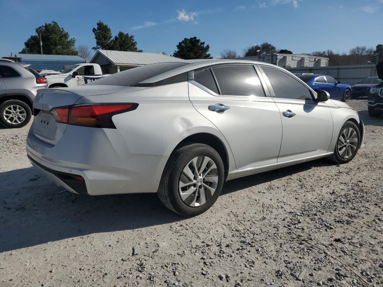 Nissan Altima S Image 9