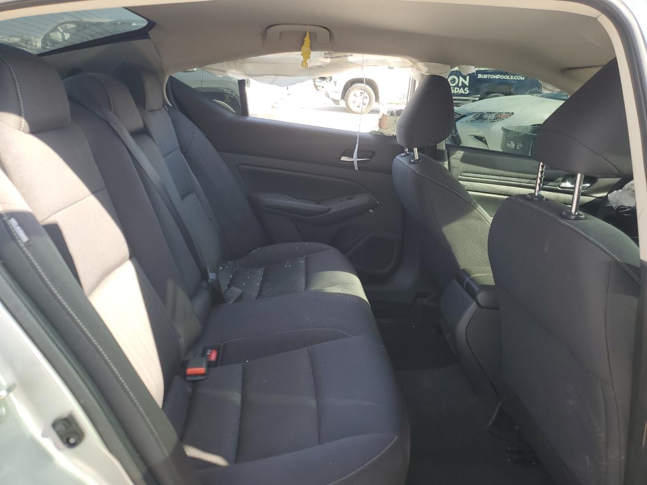 Nissan Altima S Image 7