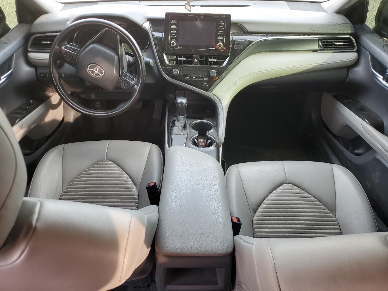 Toyota Camry Se Image 10