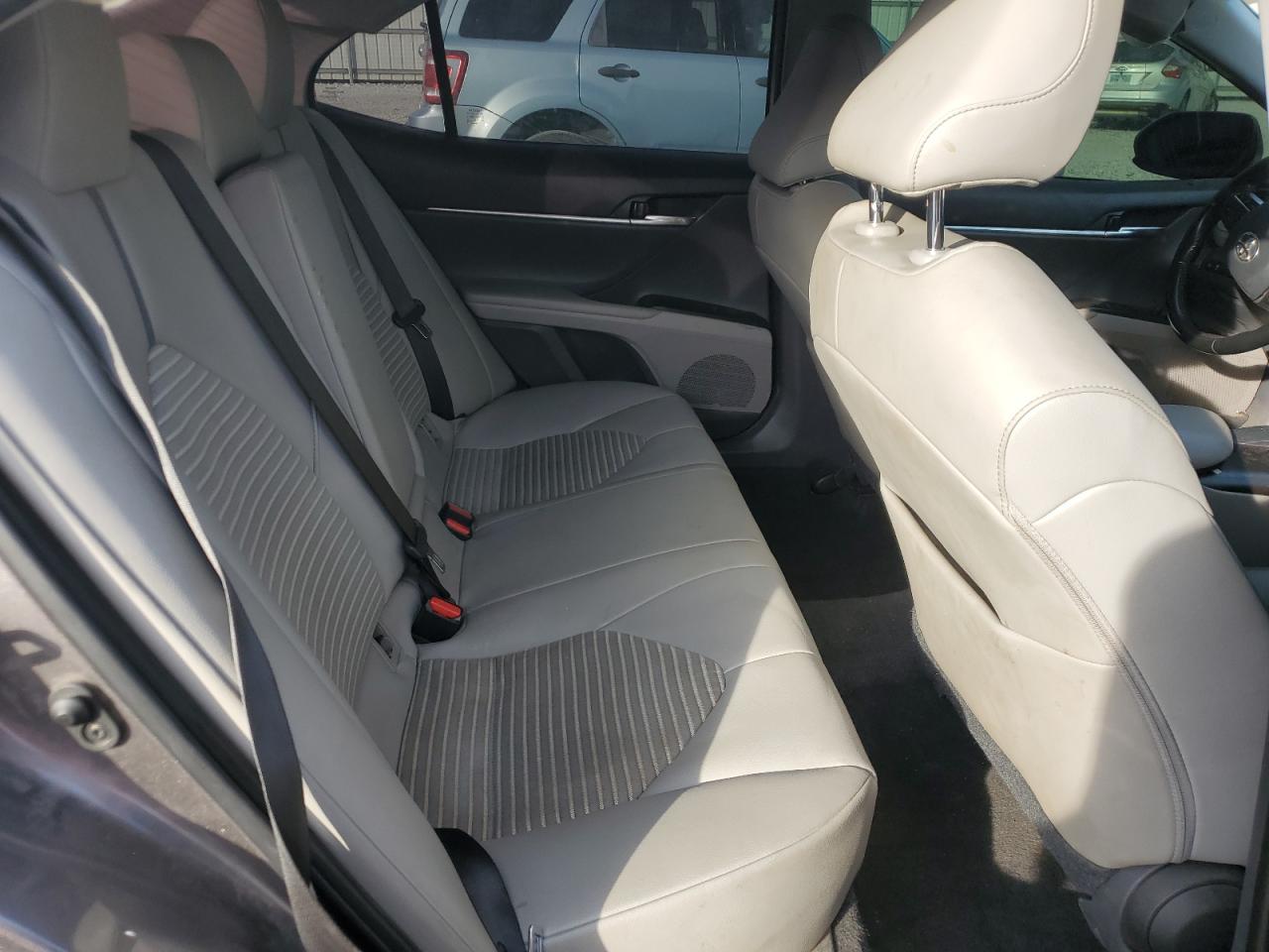 Toyota Camry Se Image 12