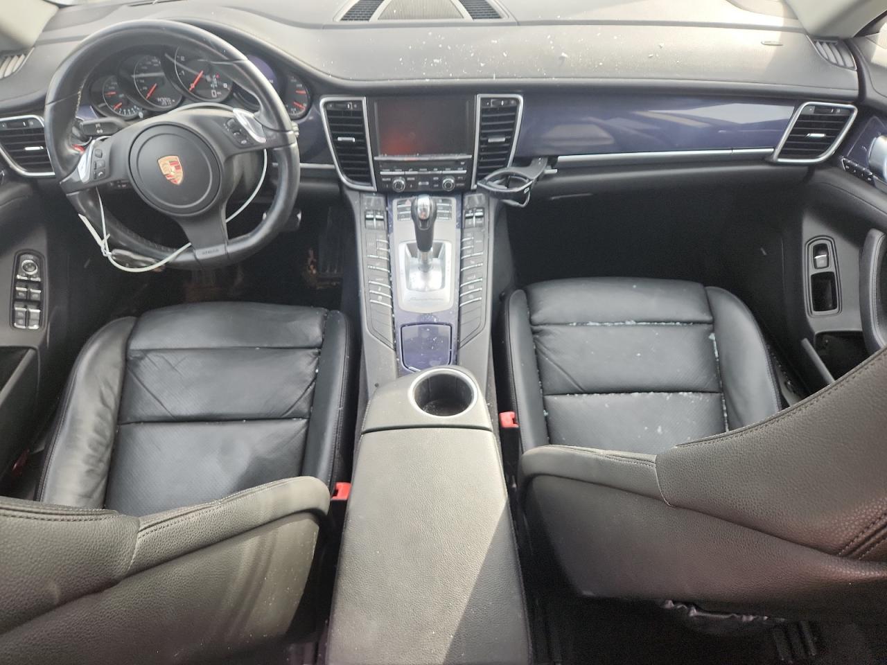 Porsche Panamera 2 Image 8