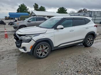  Salvage Kia Seltos