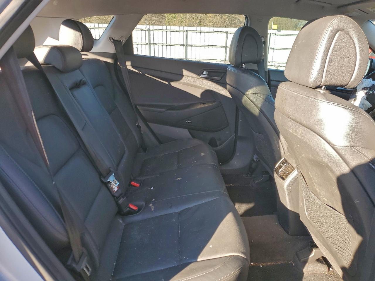 Hyundai TUCSON Limited Image 12