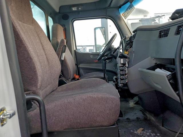 Peterbilt 579 Image 8