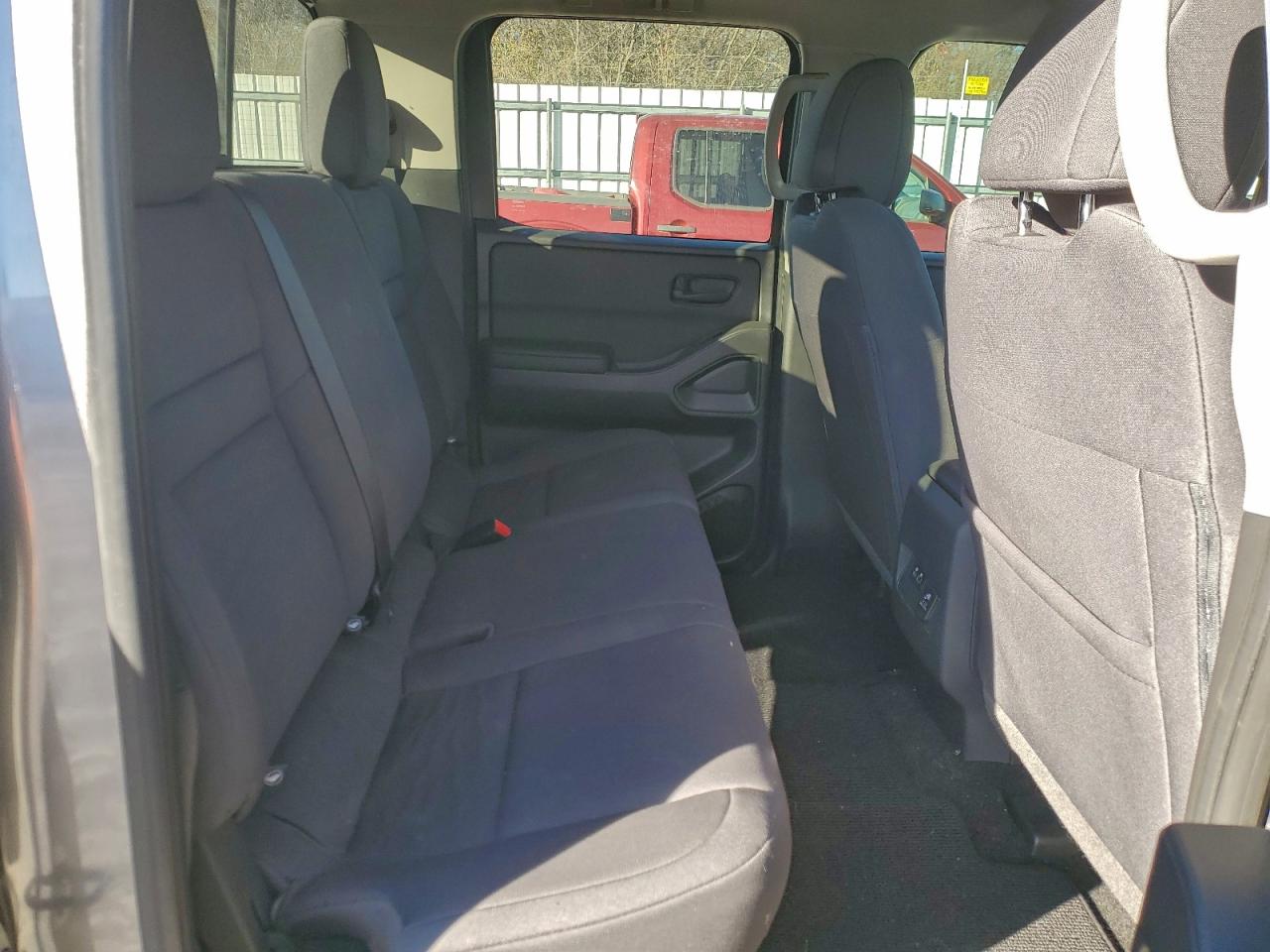 Nissan Frontier S Image 8