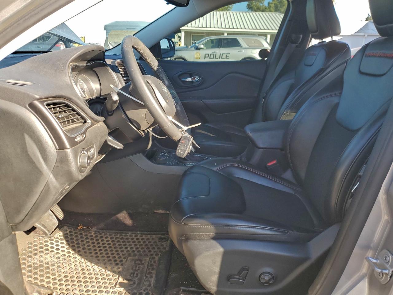 Jeep Cherokee Trailhawk Image 10