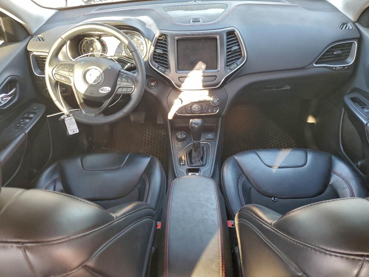 Jeep Cherokee Trailhawk Image 3