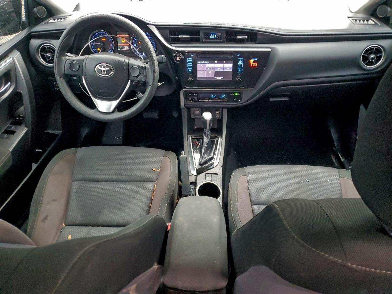 Toyota Corolla L Image 12
