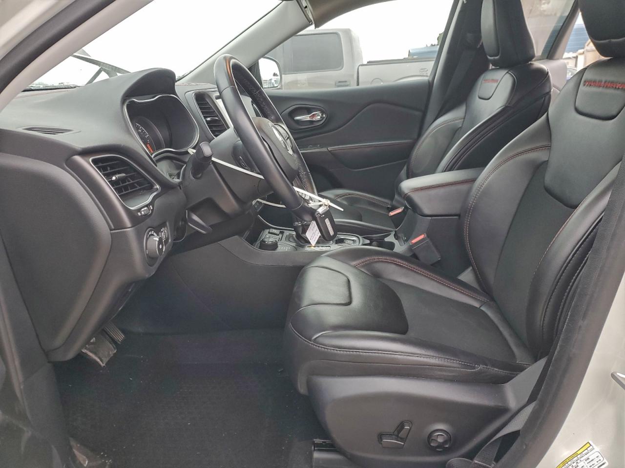 Jeep Cherokee Trailhawk Image 7