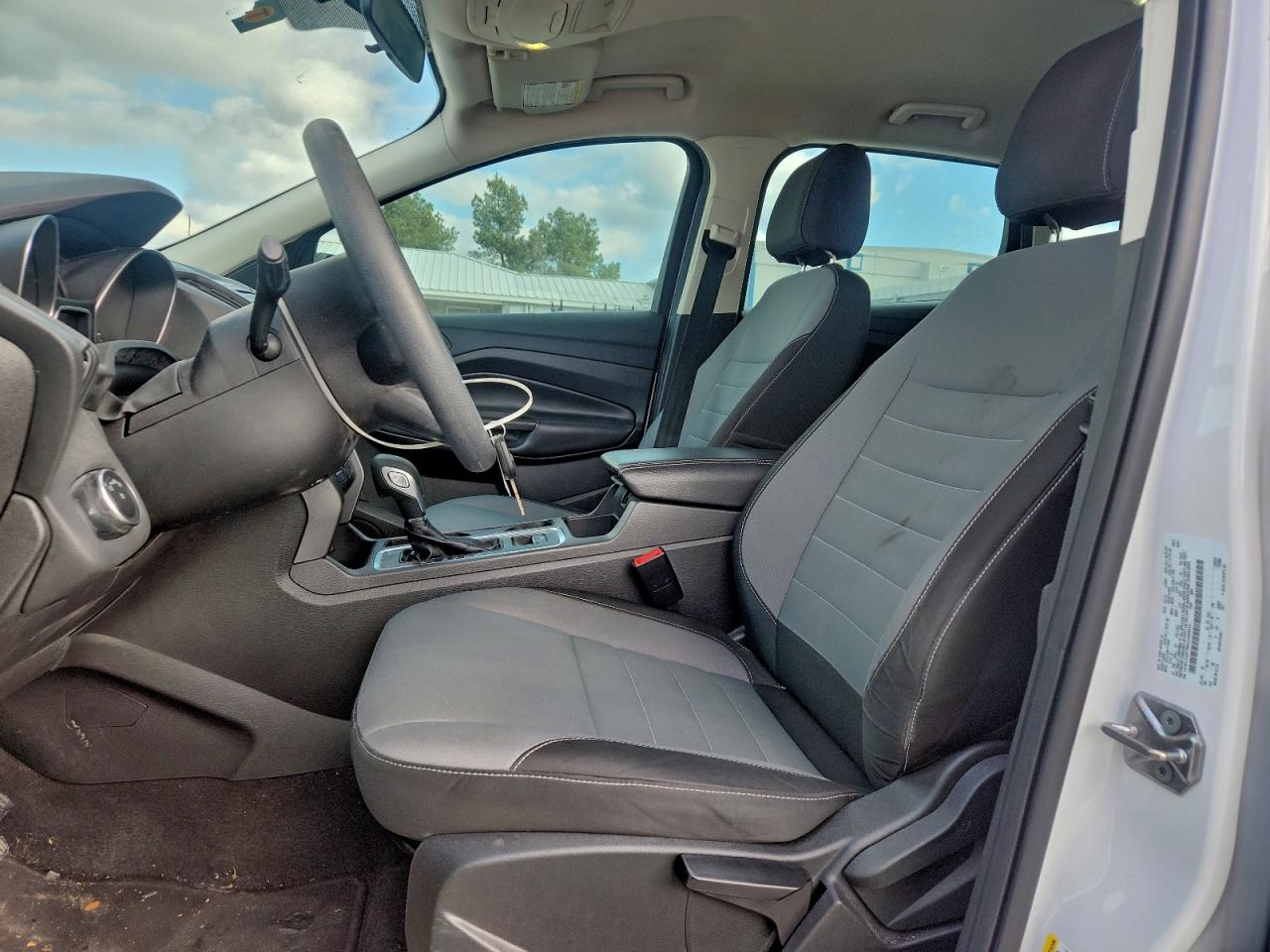 Ford Escape S Image 3