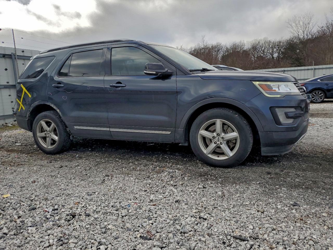 Ford Explorer Xlt Image 3