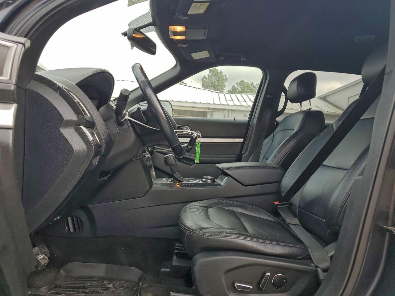 Ford Explorer Xlt Image 6