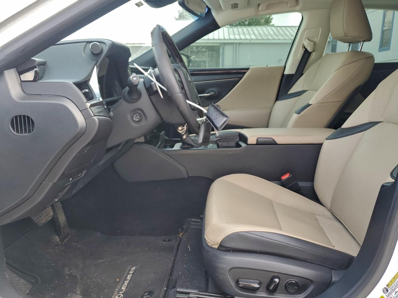 Lexus Es 300h Image 8