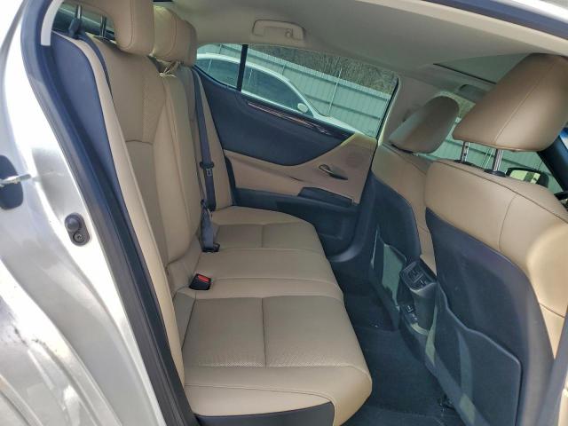 Lexus Es 300h Image 10