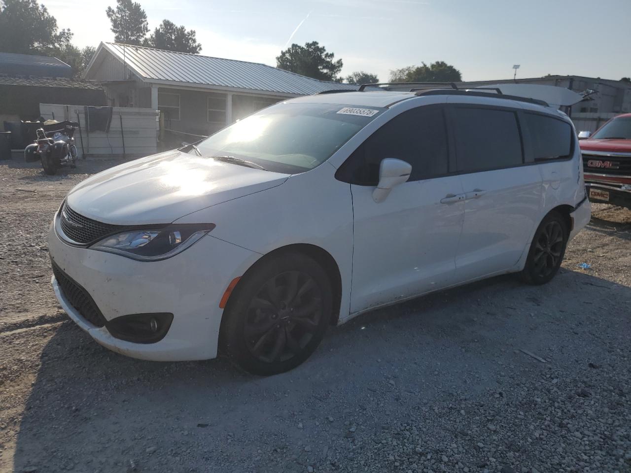 Chrysler Pacifica Limited Image 1