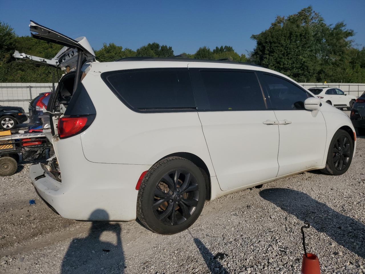 Chrysler Pacifica Limited Image 5