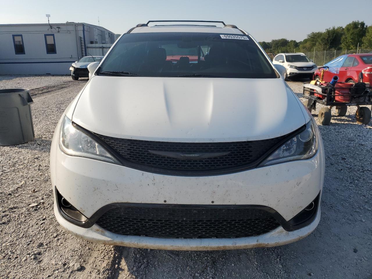 Chrysler Pacifica Limited Image 4