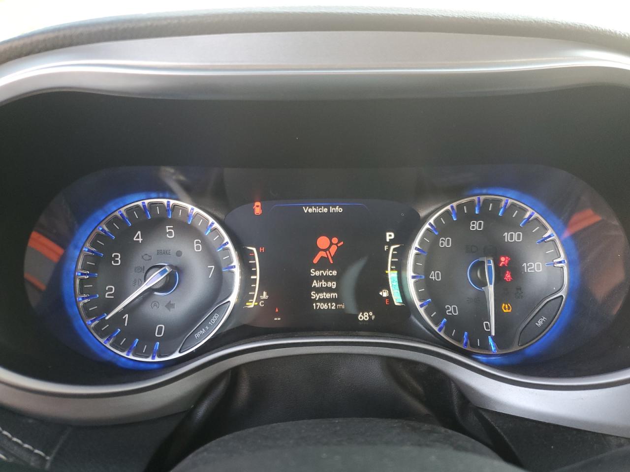 Chrysler Pacifica Limited Image 2