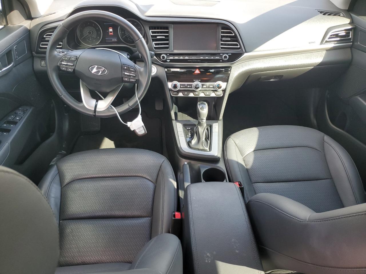 Hyundai ELANTRA Sel Image 3