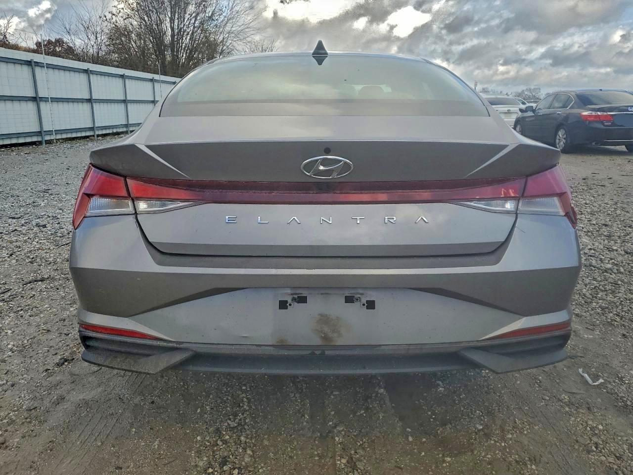 Hyundai ELANTRA Sel Image 4