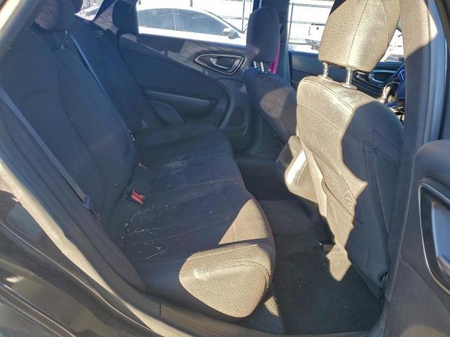 Chrysler 200 Limited Image 13