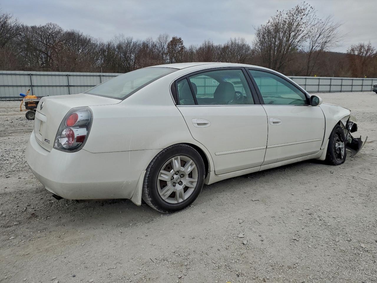 Nissan Altima S Image 12