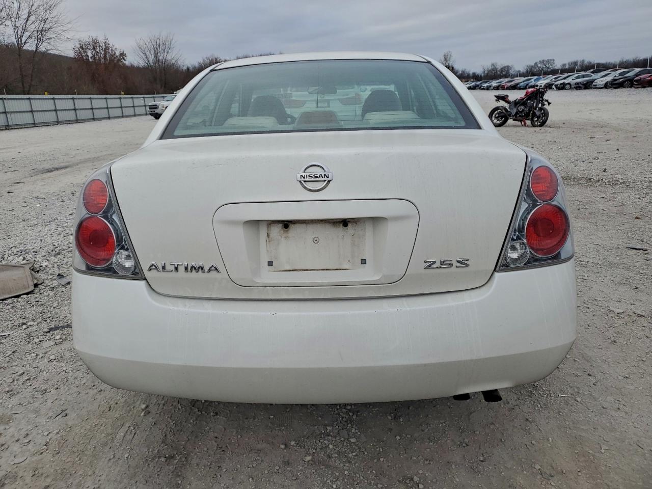 Nissan Altima S Image 7
