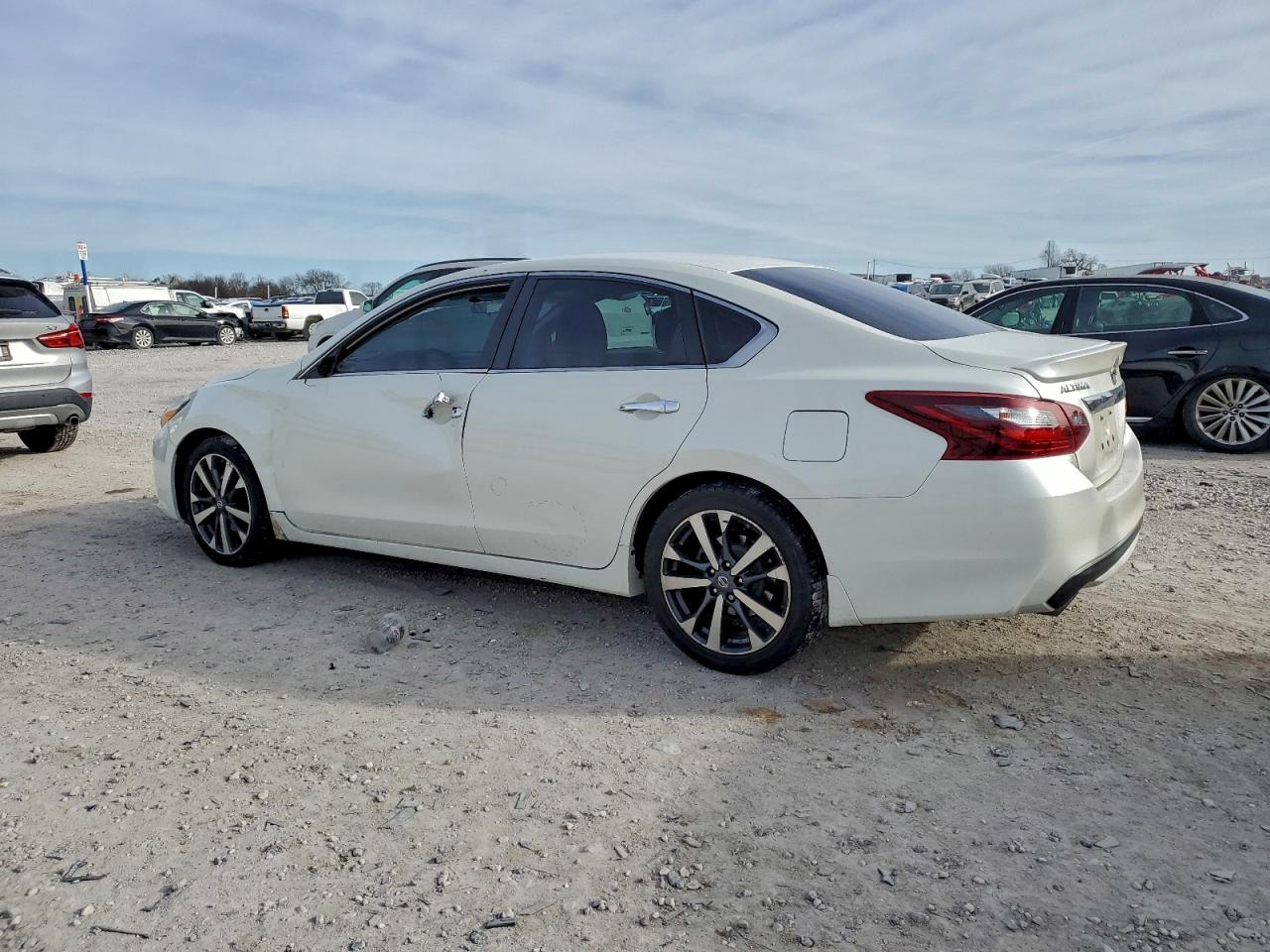 Nissan Altima 2.5 Image 2