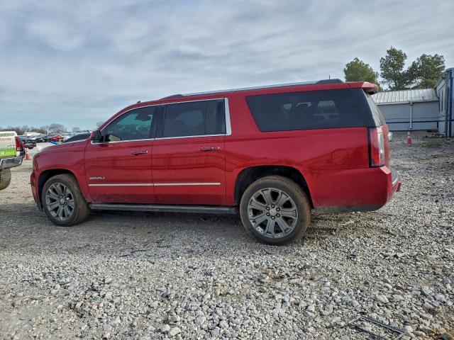 GMC Yukon Denali Image 10