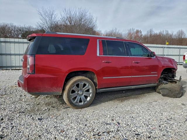 GMC Yukon Denali Image 3