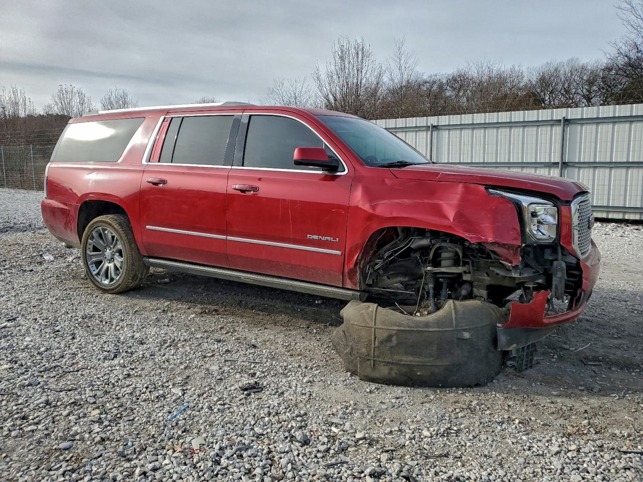 GMC Yukon Denali Image 4