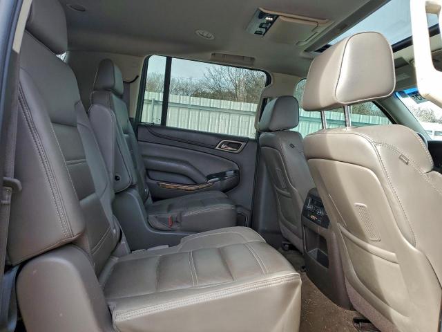 GMC Yukon Denali Image 9