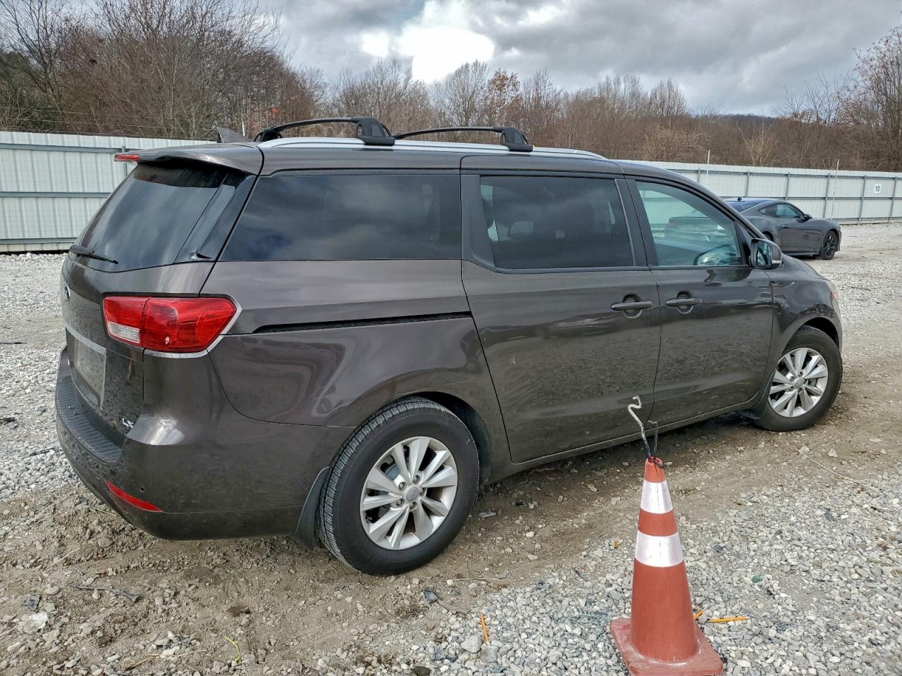 Kia Sedona Lx Image 9