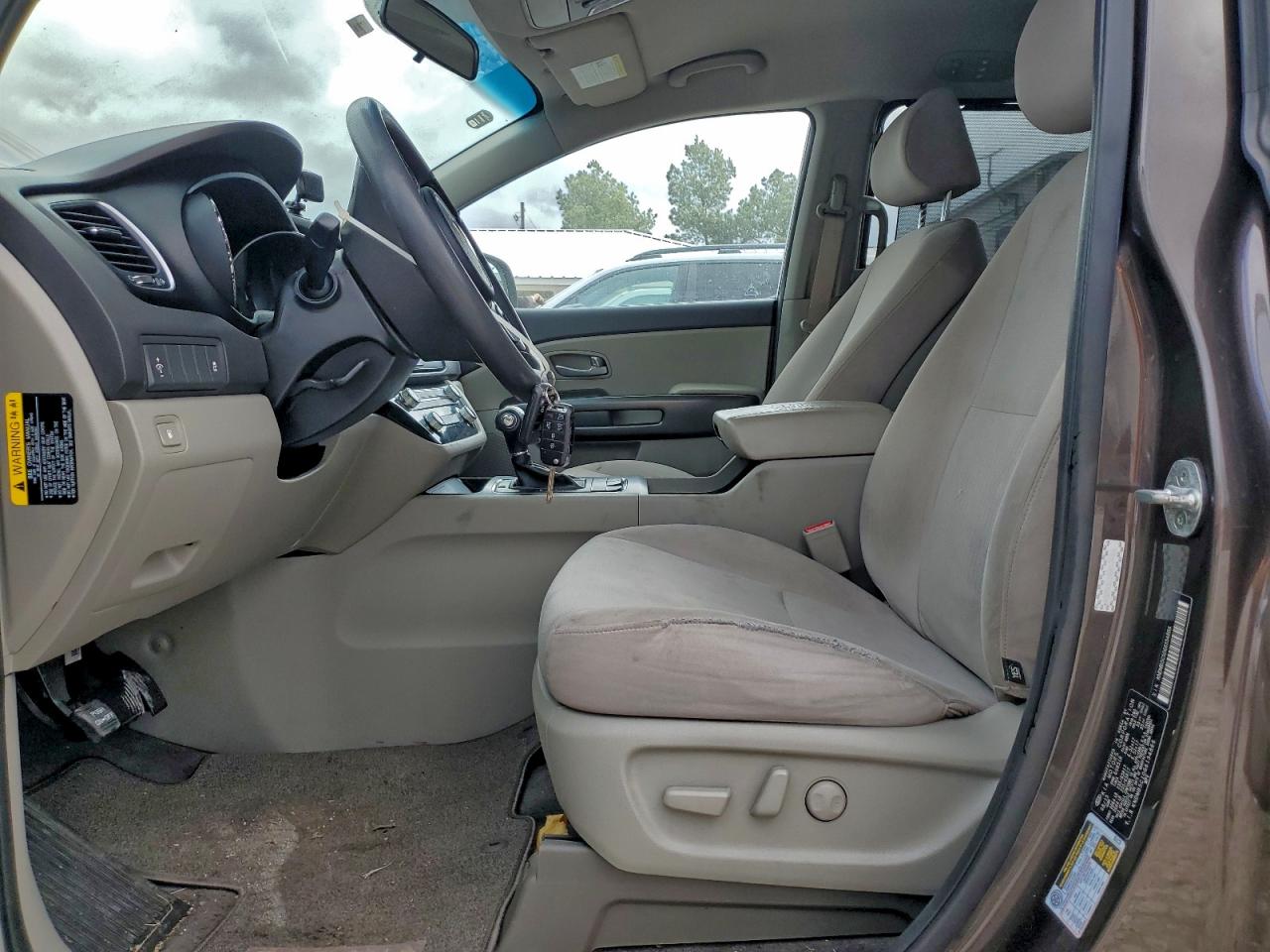 Kia Sedona Lx Image 3