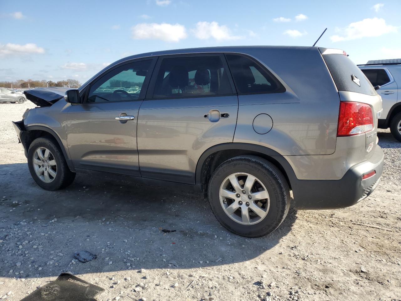 Kia Sorento Base Image 11