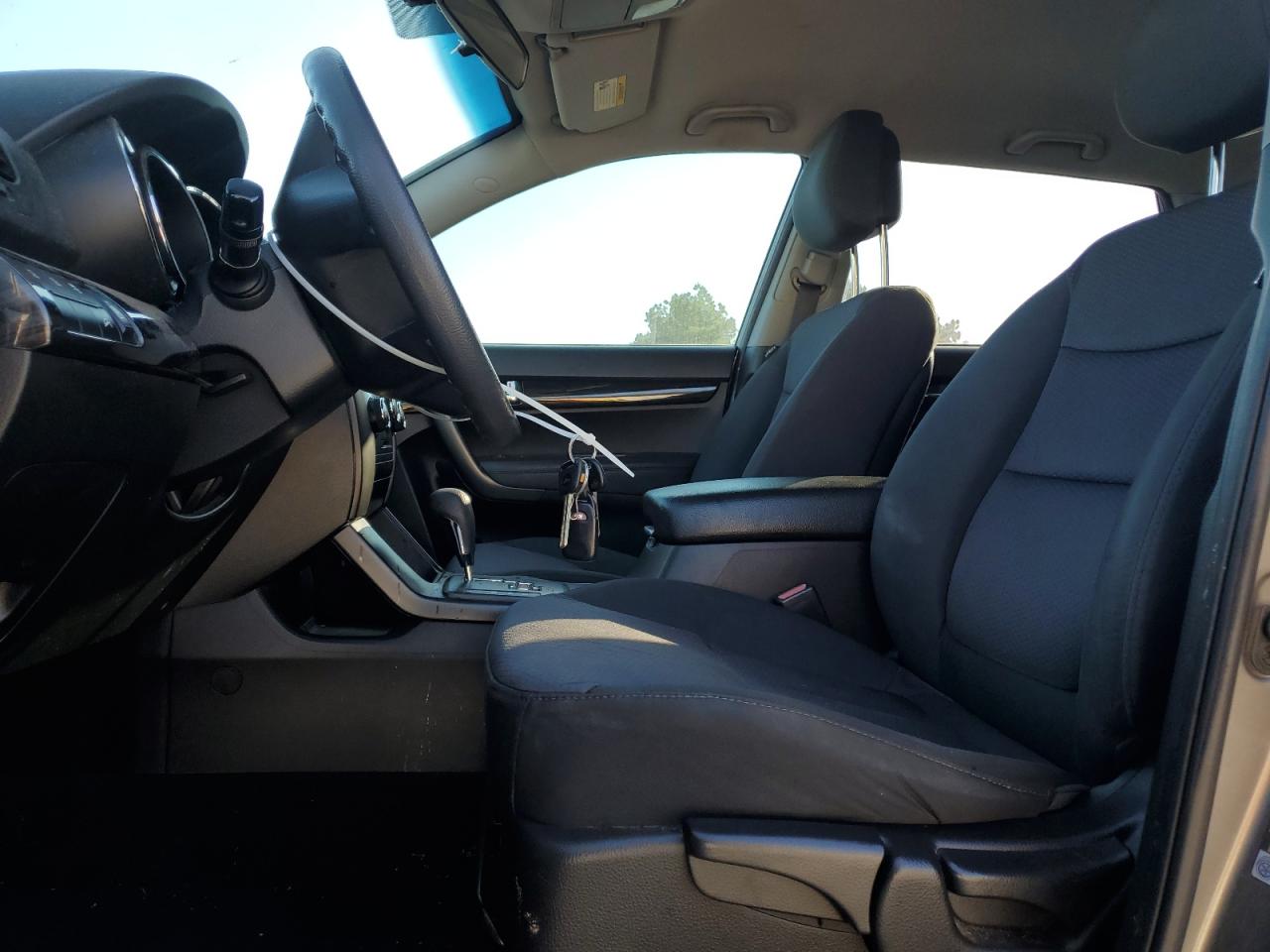 Kia Sorento Base Image 8