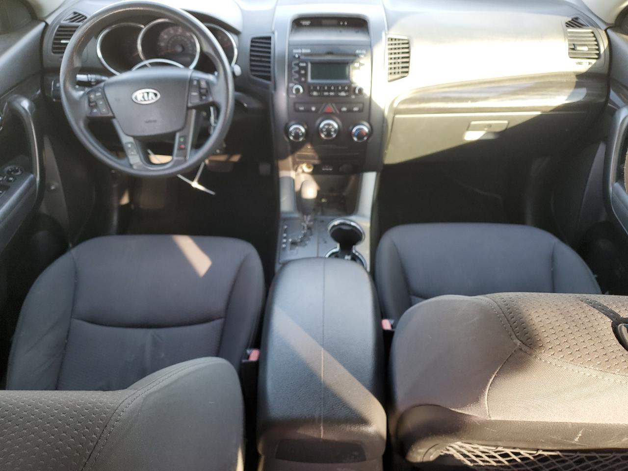 Kia Sorento Base Image 7