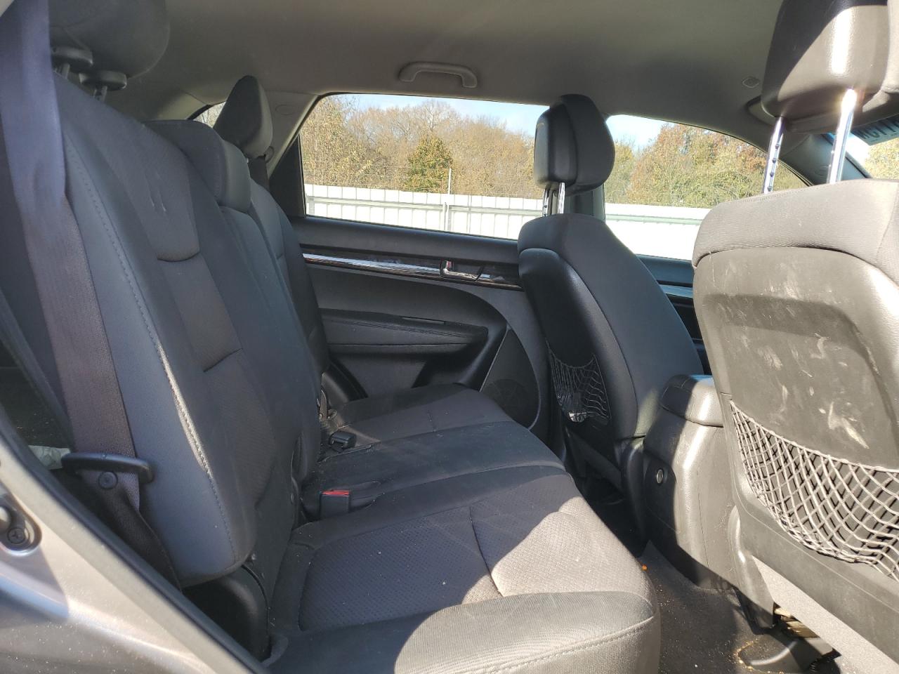 Kia Sorento Base Image 2