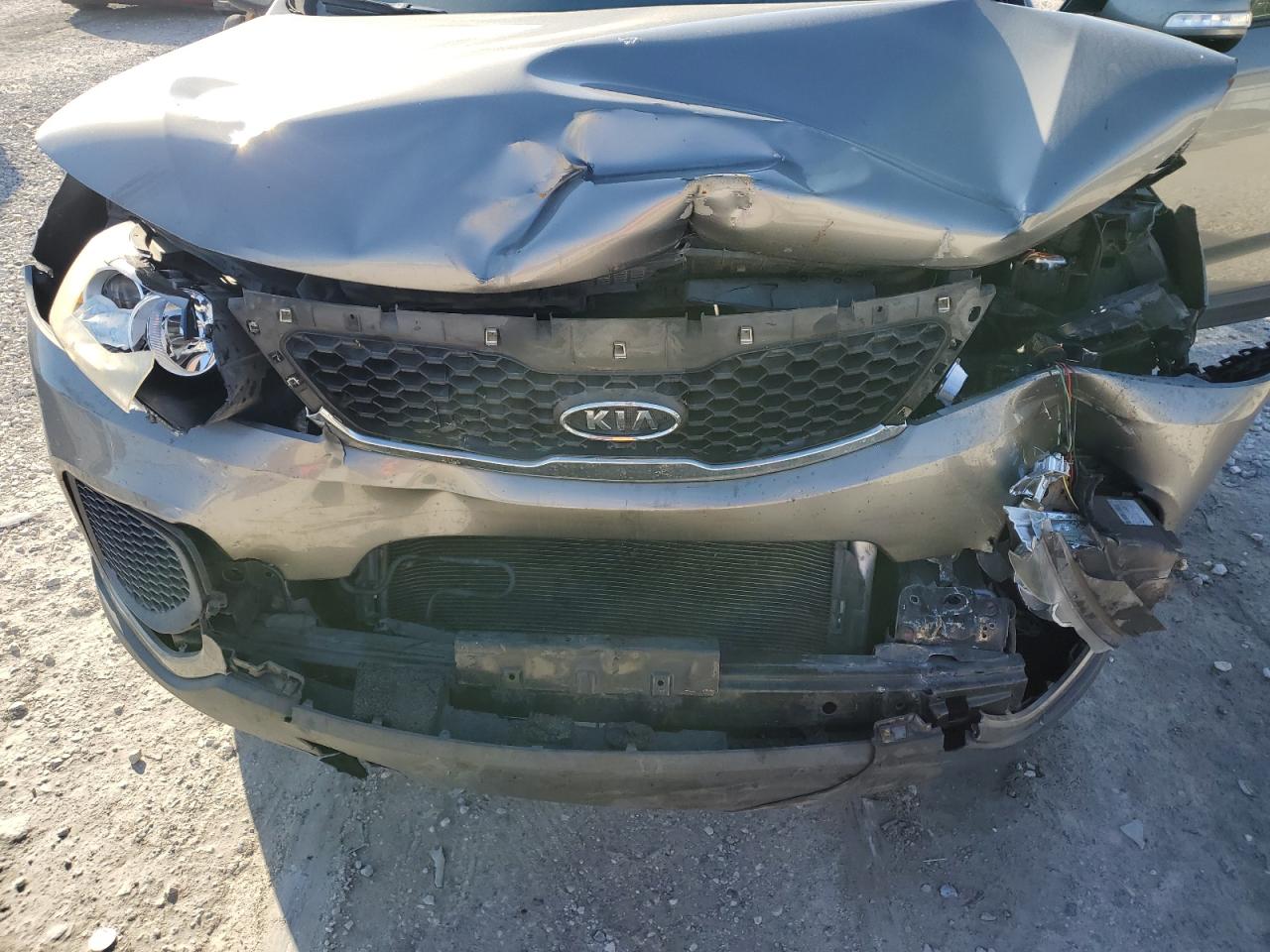 Kia Sorento Base Image 12