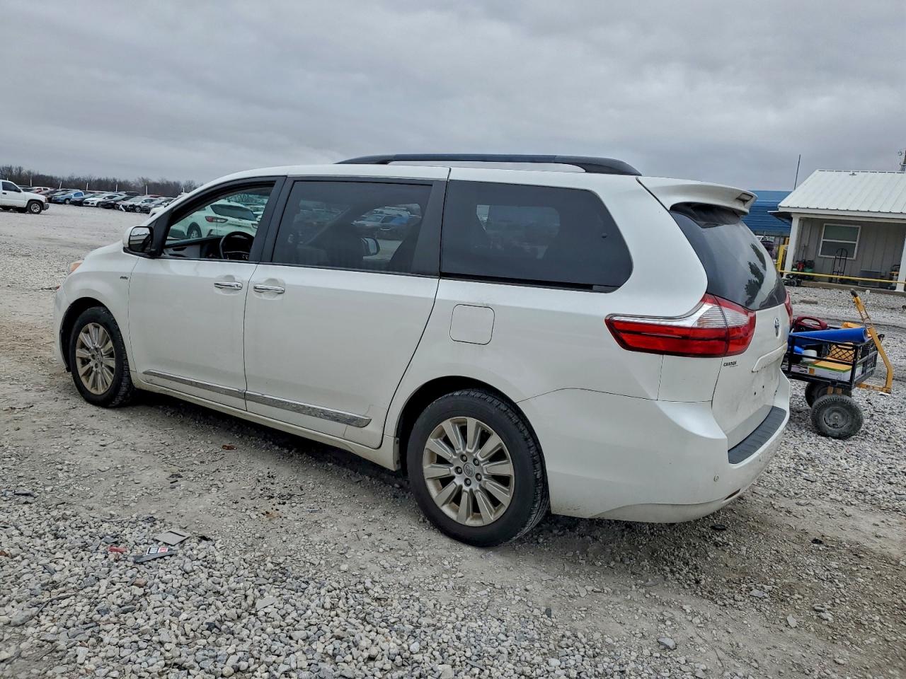 Toyota Sienna Xle Image 4