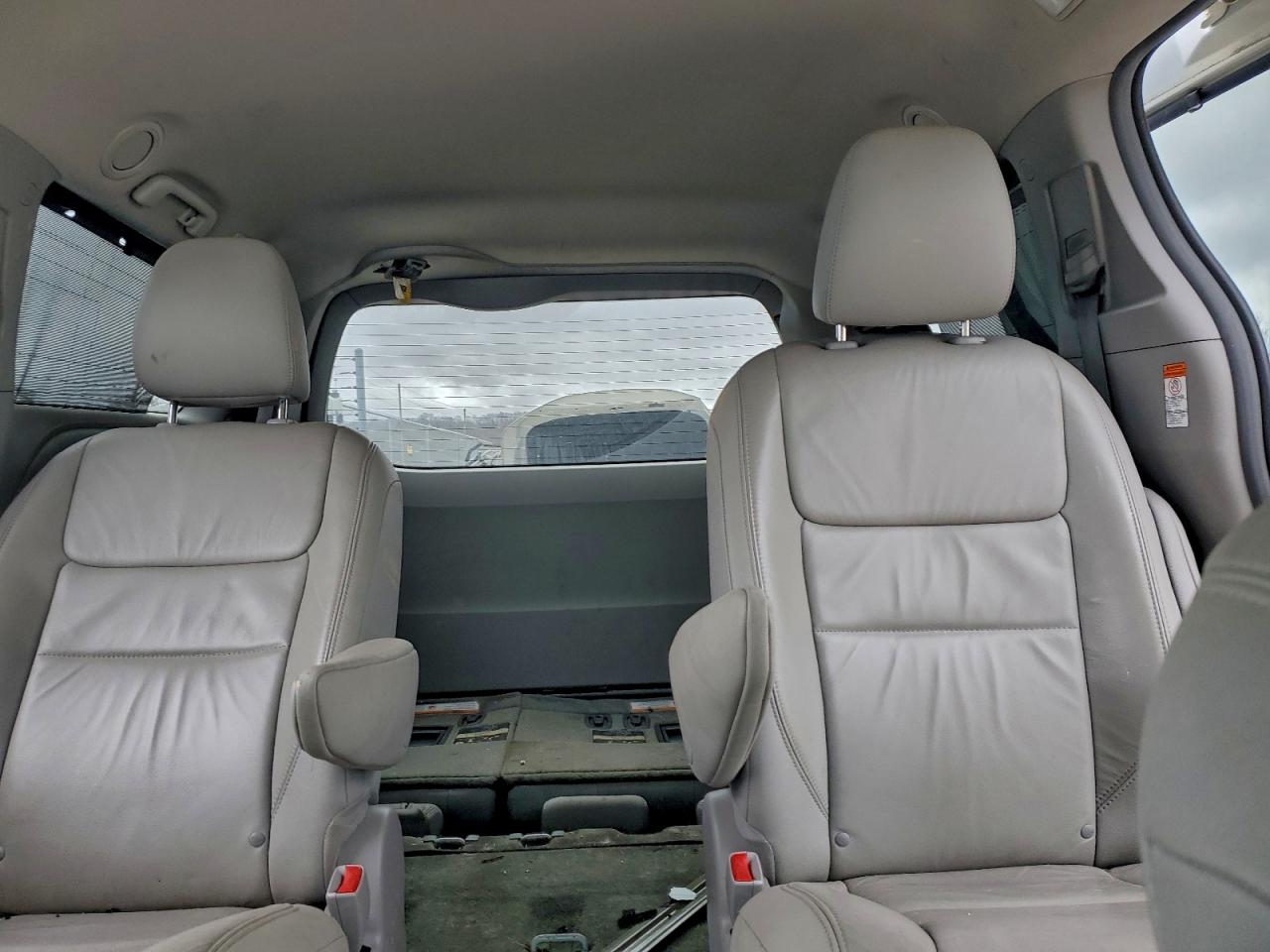 Toyota Sienna Xle Image 8