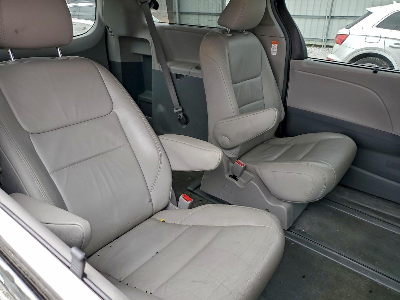 Toyota Sienna Xle Image 7